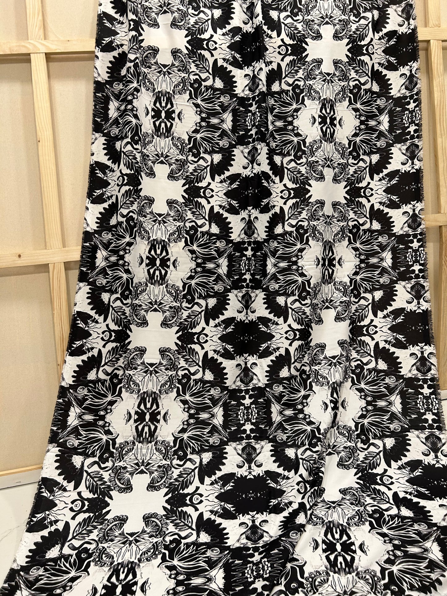 VICIOUS VINTAGE - MONOCHROME FLORAL