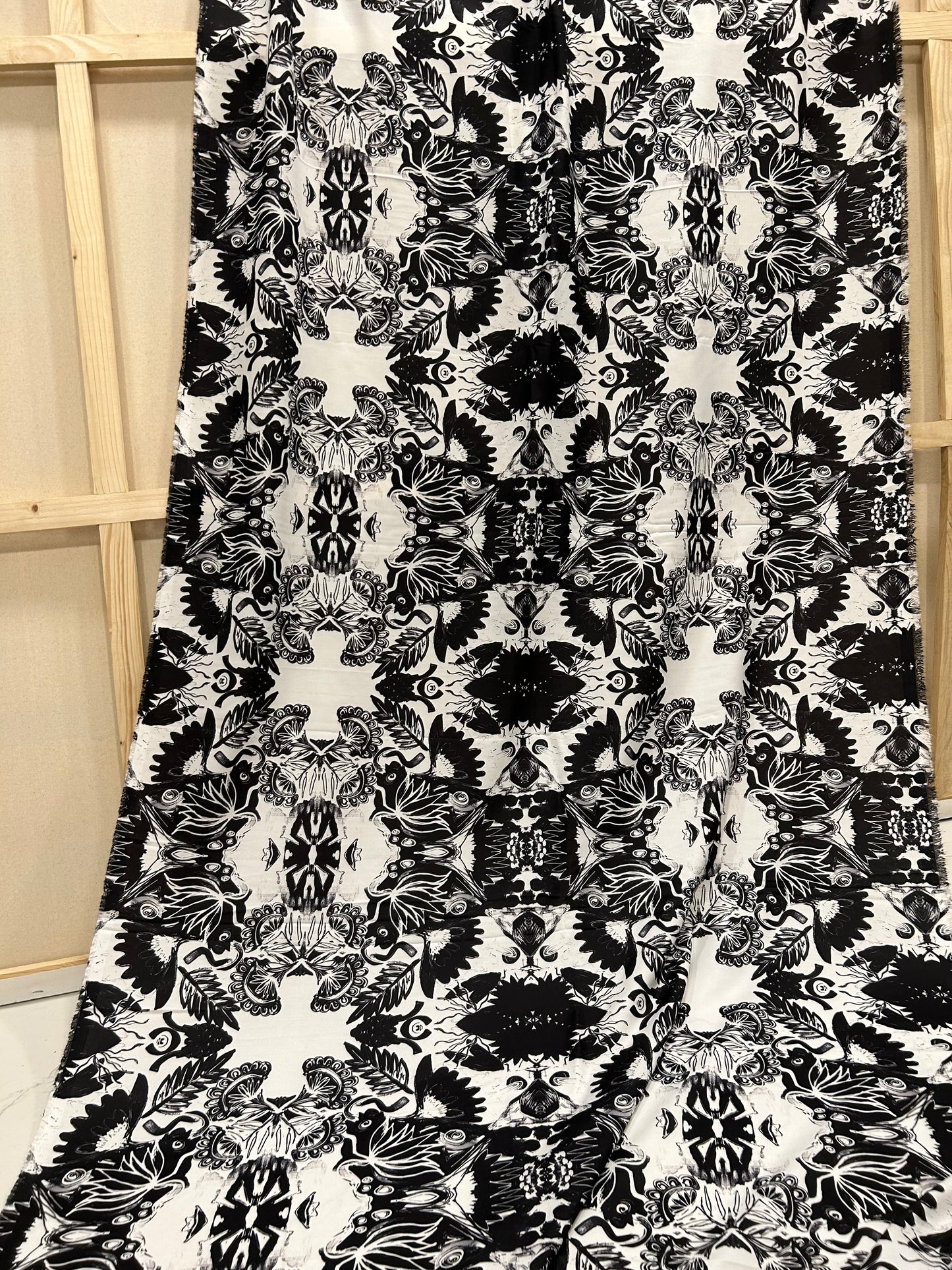 VICIOUS VINTAGE - MONOCHROME FLORAL